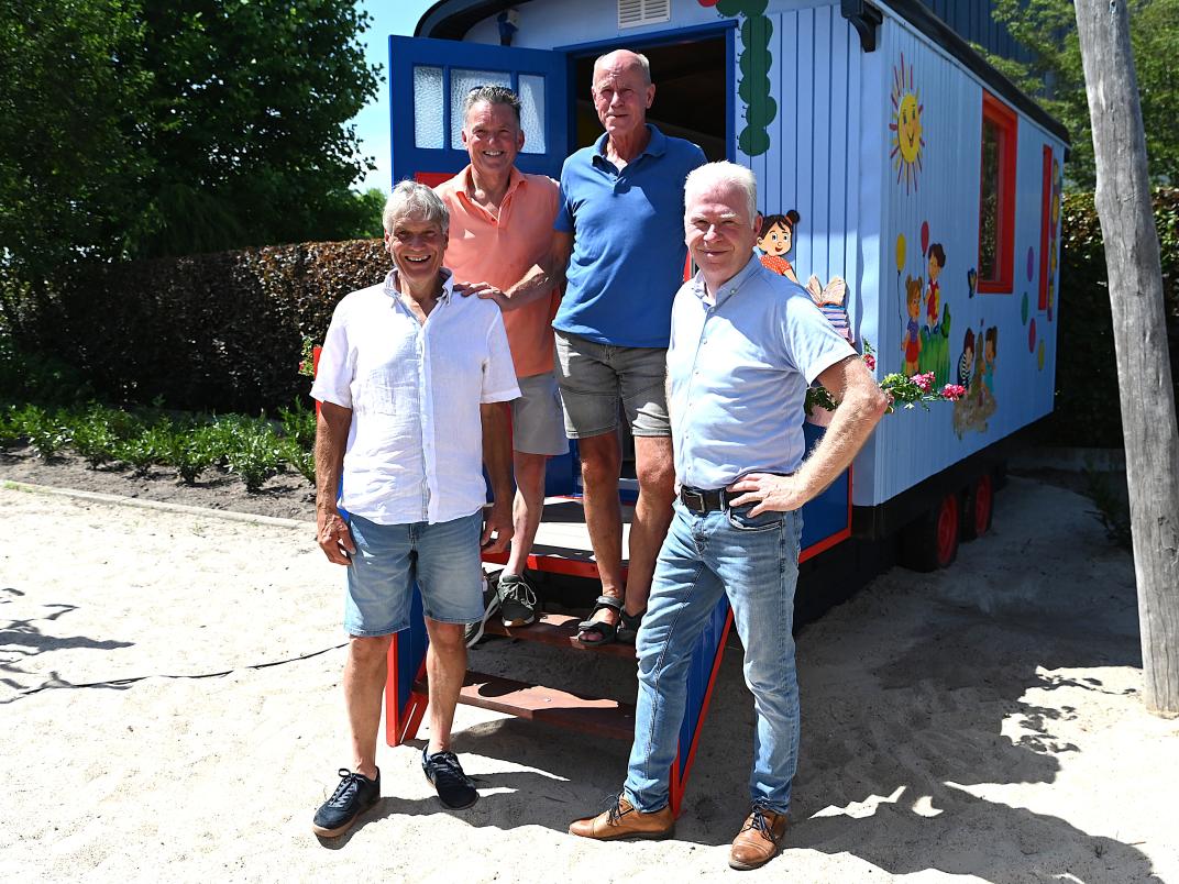Een oude schaftkeet, een groep enthousiaste buurtbewoners en een flinke dosis doorzettingsvermogen. Dat zijn de ingrediënten van de nieuwe pipowagen die onlangs officieel werd geopend in Rossum.